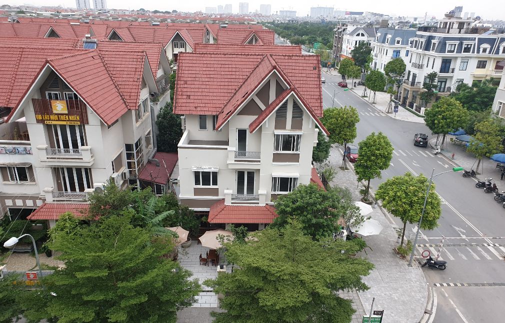 Bán cắt lỗ biệt thự KĐT Văn Phú Hà Đông, hướng Đông Bắc, DT 300m2 full nội thất